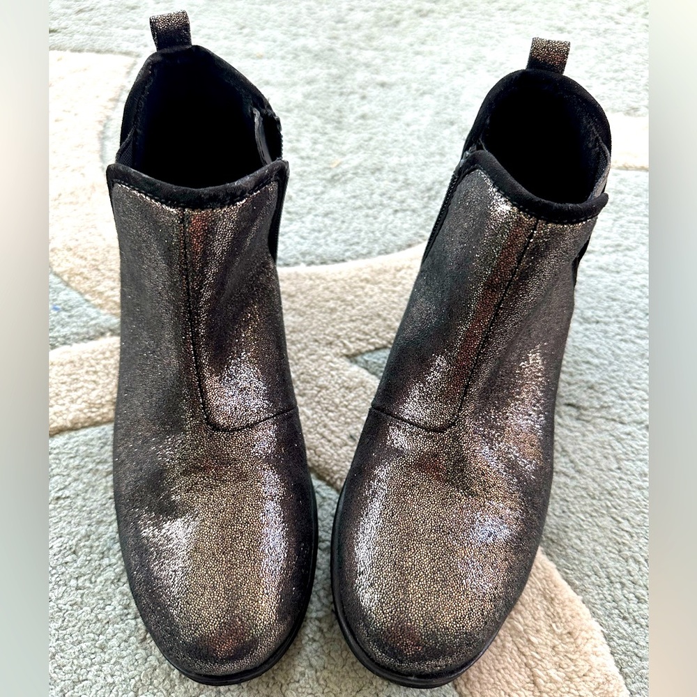 EUC!! Girls Sparkle✨ Holiday booties🎄